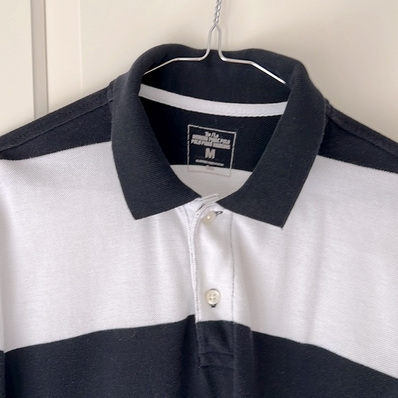 GAP Men’s Polo. Size Medium. 100% cotton. Black and White Striped. Great cond. - Picture 3 of 4